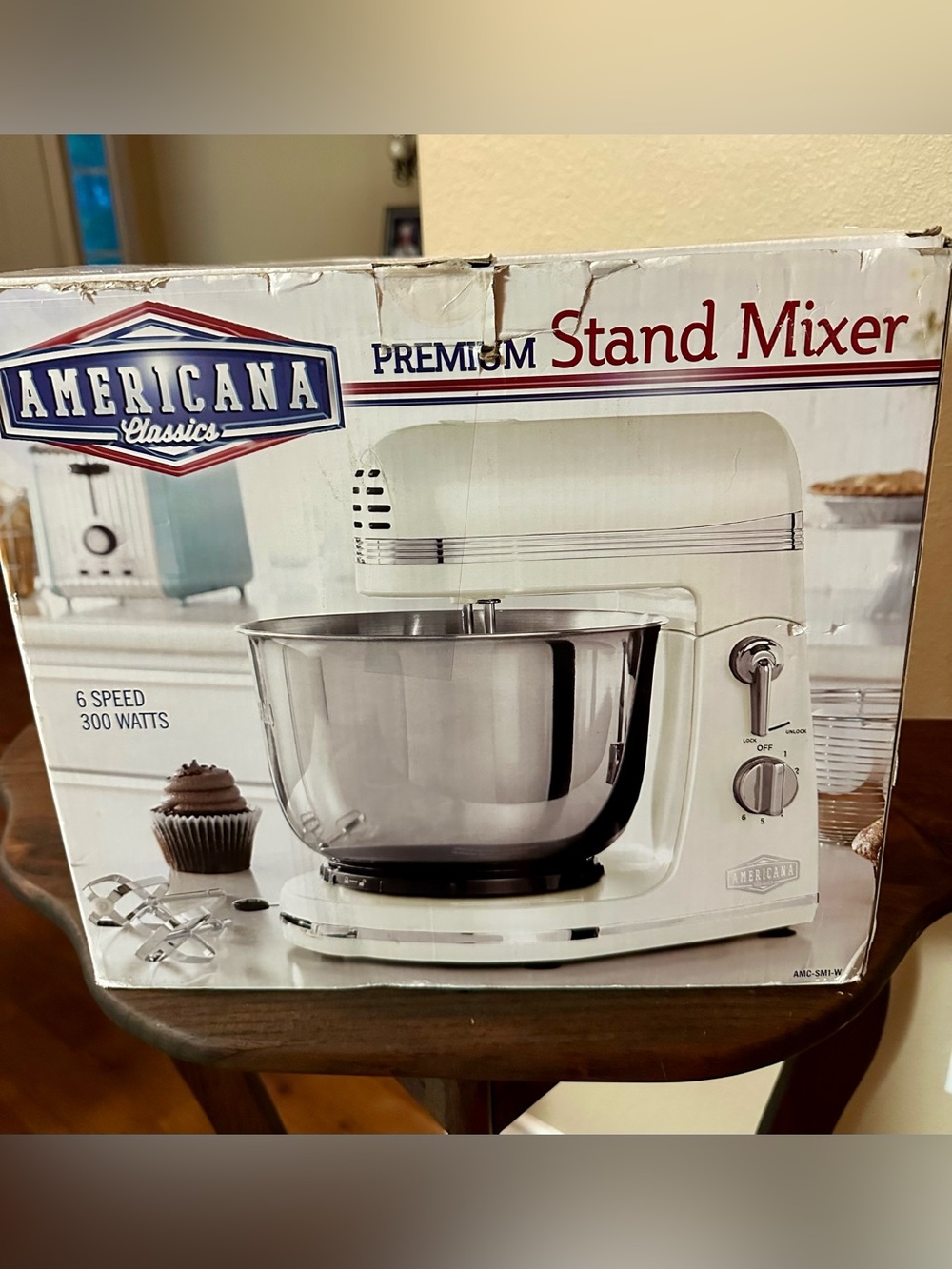 Americana Classics Pearl White Retro Stand Mixer – New in Box – 6 Speed / 300W